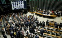 Após protestos, Câmara dos Deputados retira da pauta projeto de lei que anistiaria caixa 2.