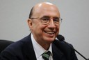 Brasil vive momento favorável com queda da inflação, diz Meirelles.