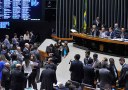 Câmara dos Deputados aprova MP do setor elétrico que pode aumentar conta de luz.