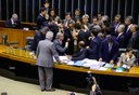 Com larga margem, deputados aprovam fim da reeleição em cargos do Executivo!