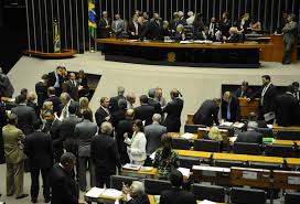 Deputados aprovam projeto de ajuste fiscal.