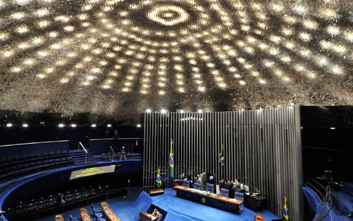 No Senado MP sobre normas para parcerias entre a administração pública e organizações da sociedade civil tranca pauta.