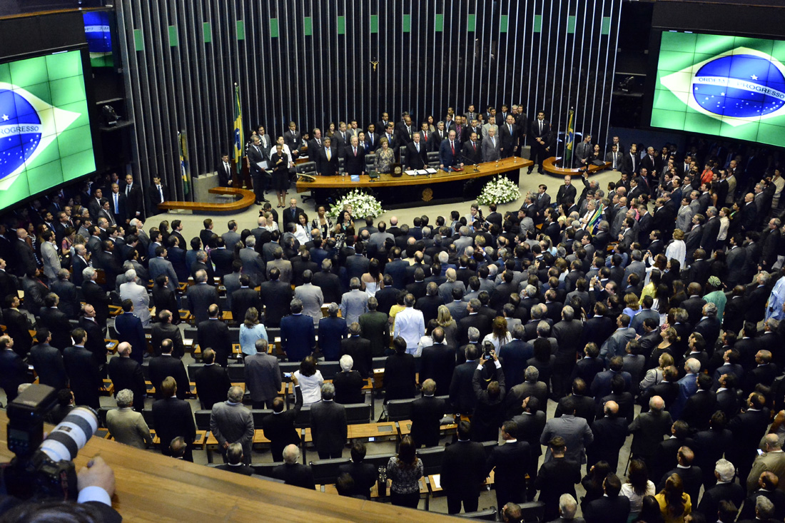 Sem quórum, votação da dívida dos Estados é adiada.