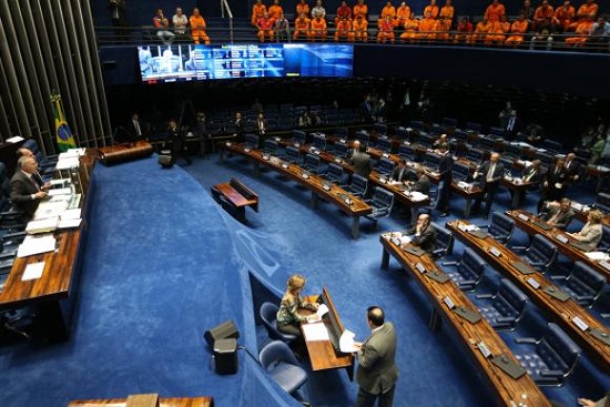 Senado faz última sessão de discussão da PEC do Teto antes de primeira votação.