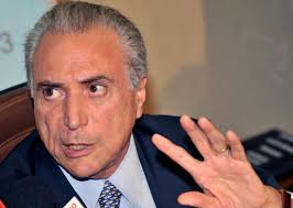 Temer aconselha Dilma a não fazer reforma ministerial.