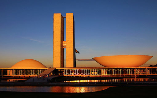 Tramitação de MPs é assunto na Câmara dos Deputados e Proteção ao Emprego tranca pauta no Senado.