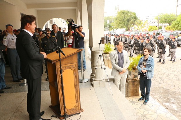 Tropa da Força Nacional se apresenta oficialmente ao governador.