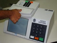 Voto jovem representa 27% do eleitorado e pode decidir pleito, diz TSE.